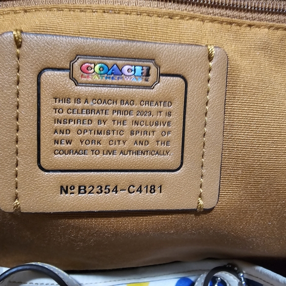 Coach City Tote in Rainbow Signature Canvas - Picture 4 of 4